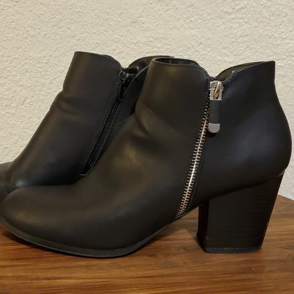 Style & Co |Masrina  Black Faux Leather Double Side Zips Heel Boots Bootie Sz.10